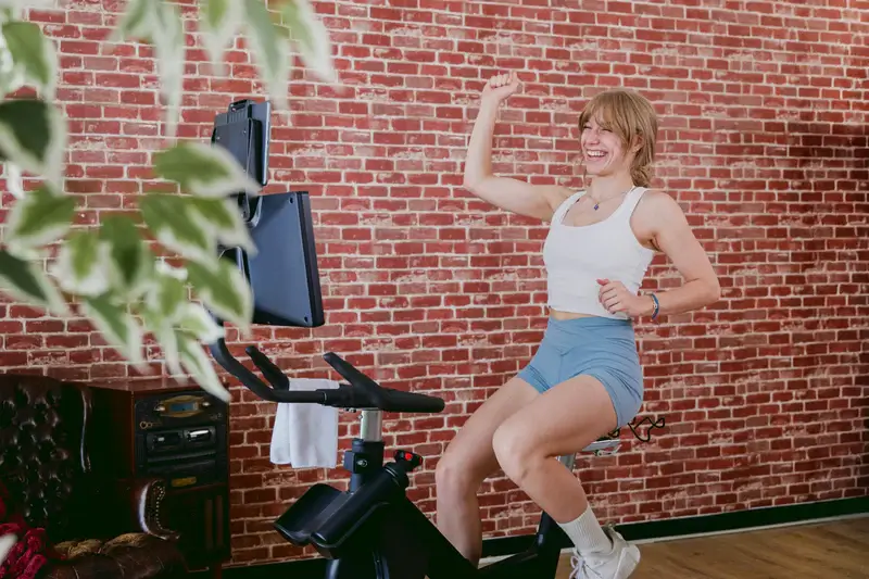 Sole SB1200 Training Cycle Spin Bike Entertainment - Image 27